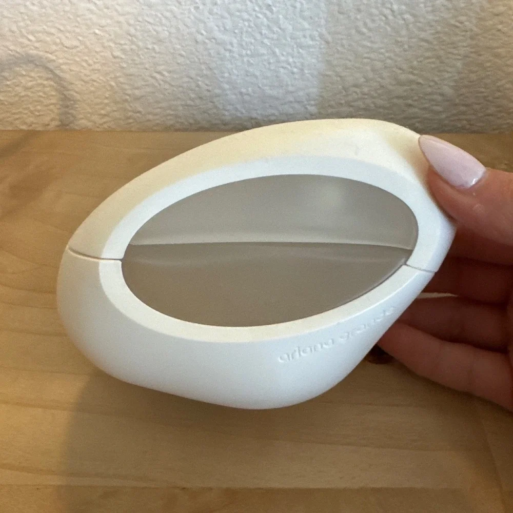 Ariana grande perfume - Picture 3 of 5